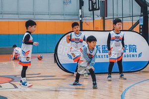 小学生篮球初学者应怎么训练？
